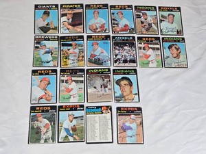 Lot of 20 Vintage Baseball Cards Featuring Players Like Ken Henderson, Steve Blass, and Bernie Carbo from the 1971 Topps Series.