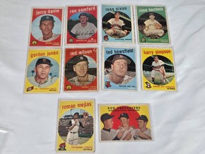 Lot of 10 Vintage 1959 Topps Baseball Cards Featuring Jerry Davie, Russ Nixon, and Roman Mejias.