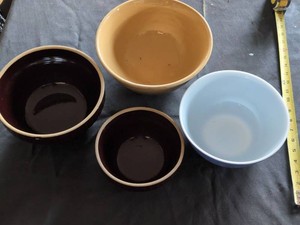 Set of 4 Vintage Mixing Bowls Pyrex Blue & USA Pottery Stoneware