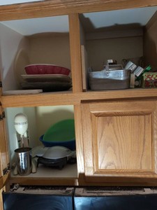 Box Lot of Assorted Kitchenware Bakeware & Small Appliances
