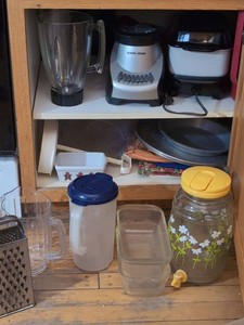 Kitchen Housewares Lot West Bend Slow Cooker Blender Glassware Bakeware