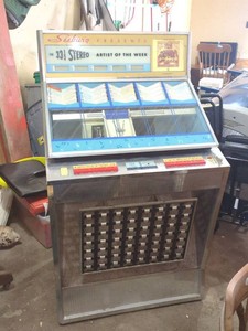 Seeburg Select-O-Matic Q100 100-Selection Jukebox With 45 RPM Records