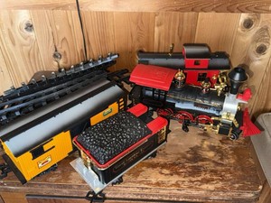 New Bright Large Scale Train Set Locomotive Cars & Track Lot