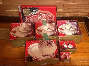 Mikasa Holiday Classics Poinsettia & Ribbons Dinnerware Serving Set