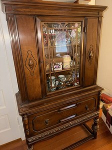 Vintage Traditional Walnut Display Cabinet w Drawer 64 x 36 x 18