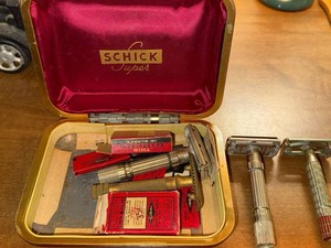 Vintage Double Edge Safety Razor Lot w Schick Case Gillette Blade Packs