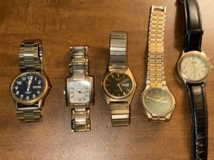 Lot of Vintage Quartz Wristwatches Timex Sharp Mathey-Tissot