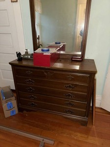 Vintage Traditional Dark Wood 5-Drawer Dresser With Mirror