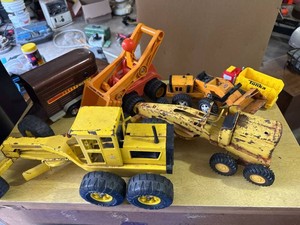 Lot of Vintage Tonka Toy Trucks Construction Vehicles & Trailer