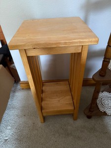 Mission Style Wood Plant Stand End Table Light Oak Finish 24in