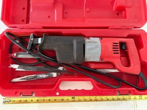 Milwaukee Heavy Duty Sawzall Reciprocating Saw w Case & 3 Blades