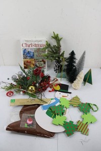 Christmas Decor, Crafts & Better Homes and Gardens Book Mixed Lot