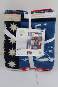 No Sew Patriotic Throw Kit 72 X 60 in (Missing one Blanket)