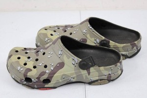 Crocs Classic Clog Camouflage Pair Womens 10  Mens 12