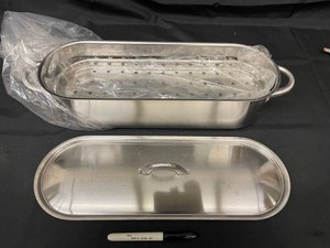 Stainless Steel Roasting Pan With Perforated Insert & Lid