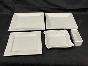 Porcelain Serveware (Lot of 5)