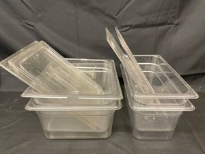 Clear Plastic Food Storage Pans With Lids (Lot of 4)